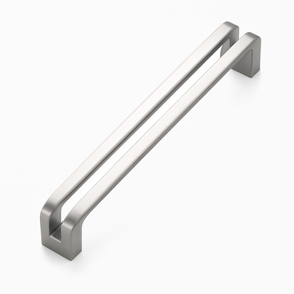 Poignée 135mm en métal clair